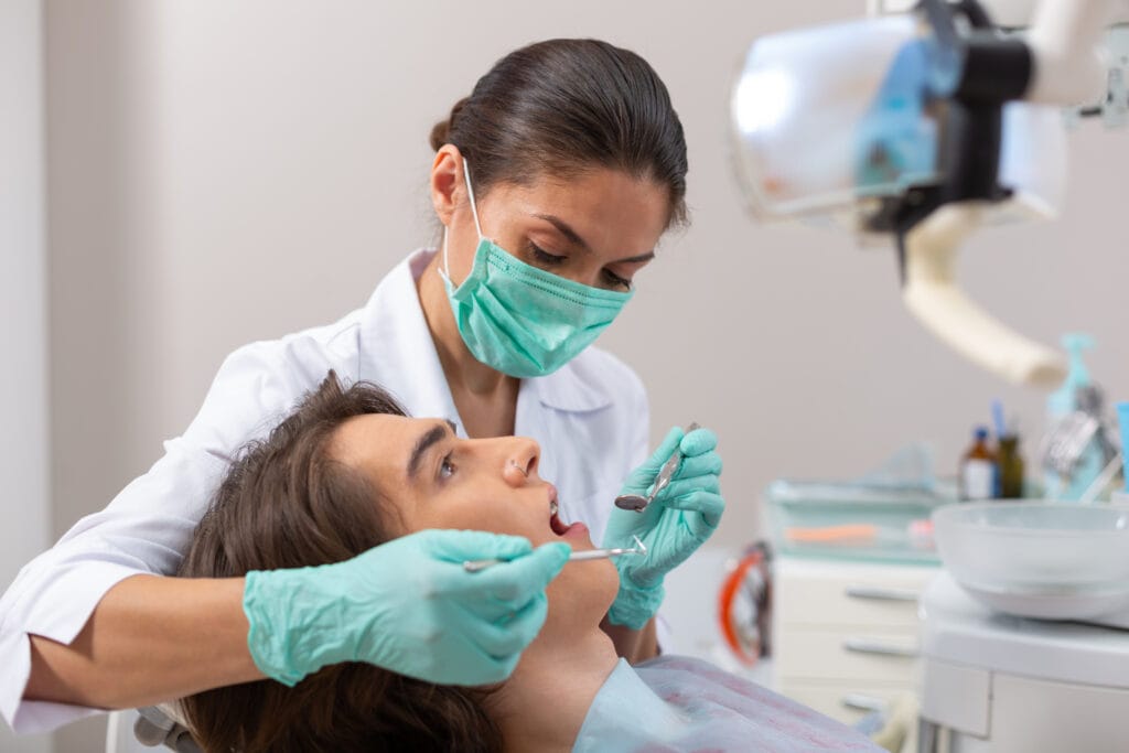 Connecting Smiles: Building Trust Through Social Media Conversations for Dentists